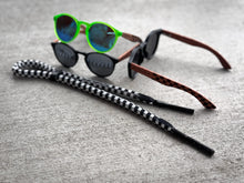 Load image into Gallery viewer, Checkered floating straps